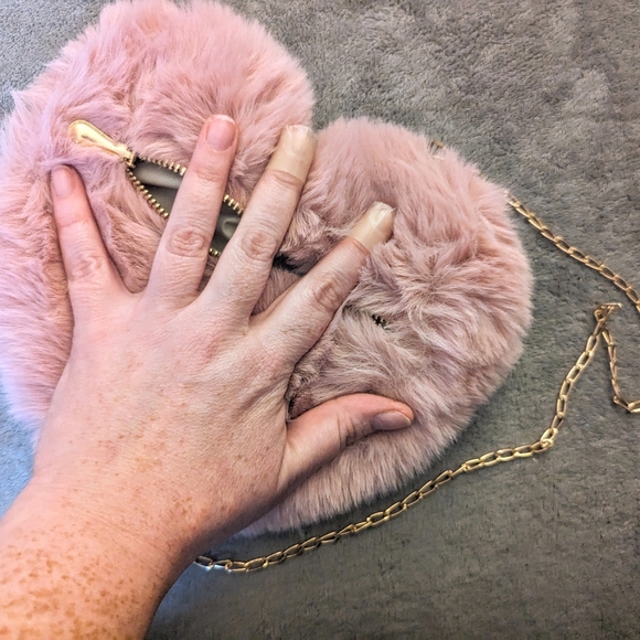 Fuzzy Heart Purse - Picture 2 of 2